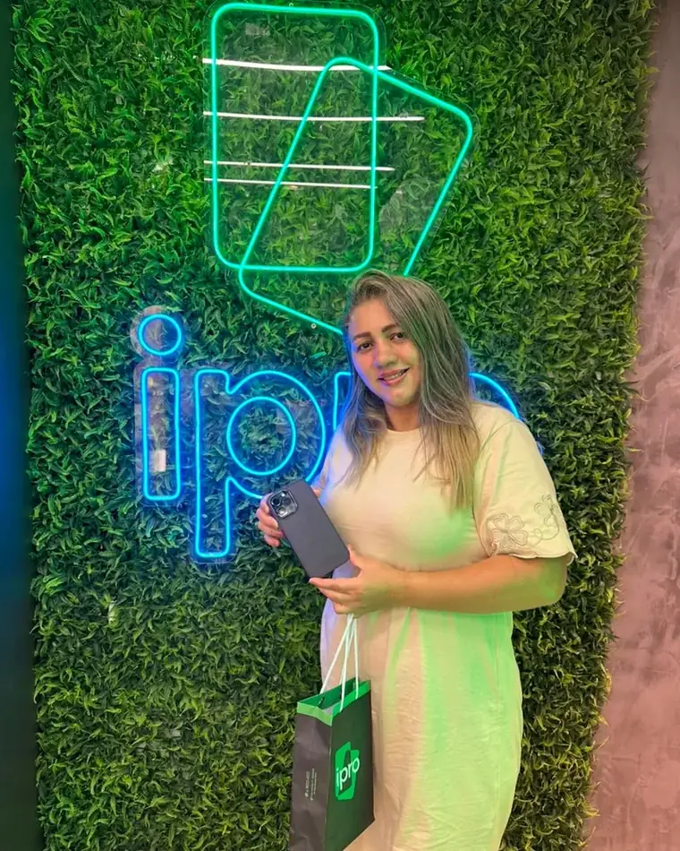 Cliente com sacola da iPro