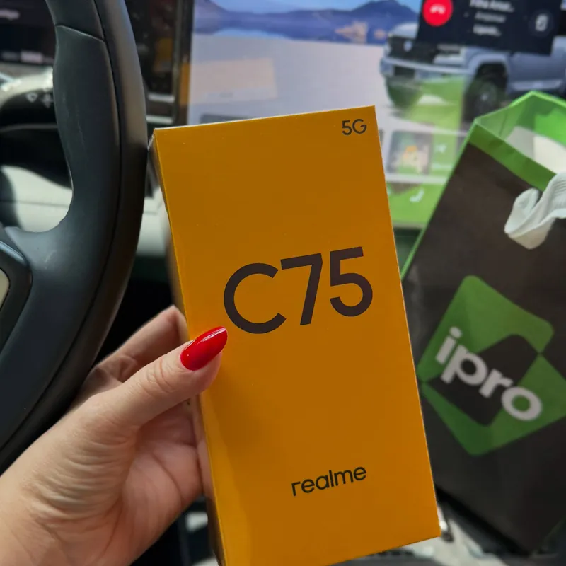 Realme C75 na caixa