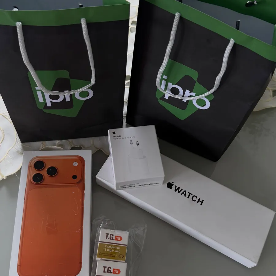 Apple Watch e iPhone com sacola iPro